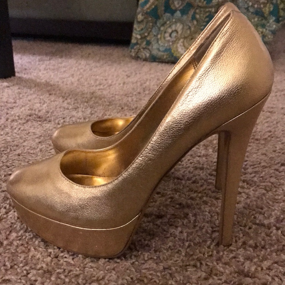 Only worn once to prom